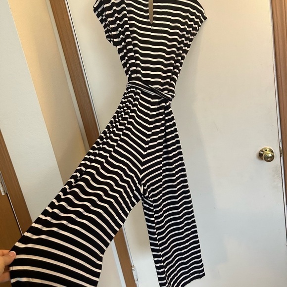 Old Navy Pants & Jumpsuits Belted Horizontal size medium black and white - Picture 2 of 8